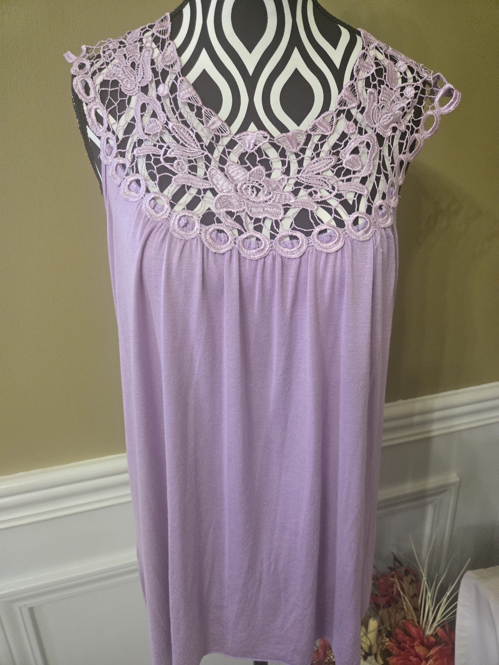 Simply Irresistible Lavender Crochet Yoke Sleeveless Tank Blouse Medium